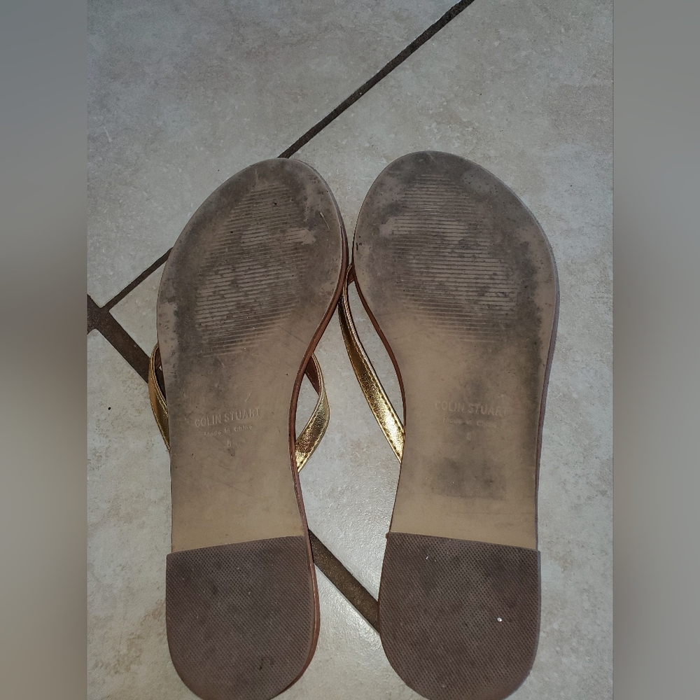 Colin Stuart Metallic gold thong sandals.  Size 8. - Picture 4 of 5